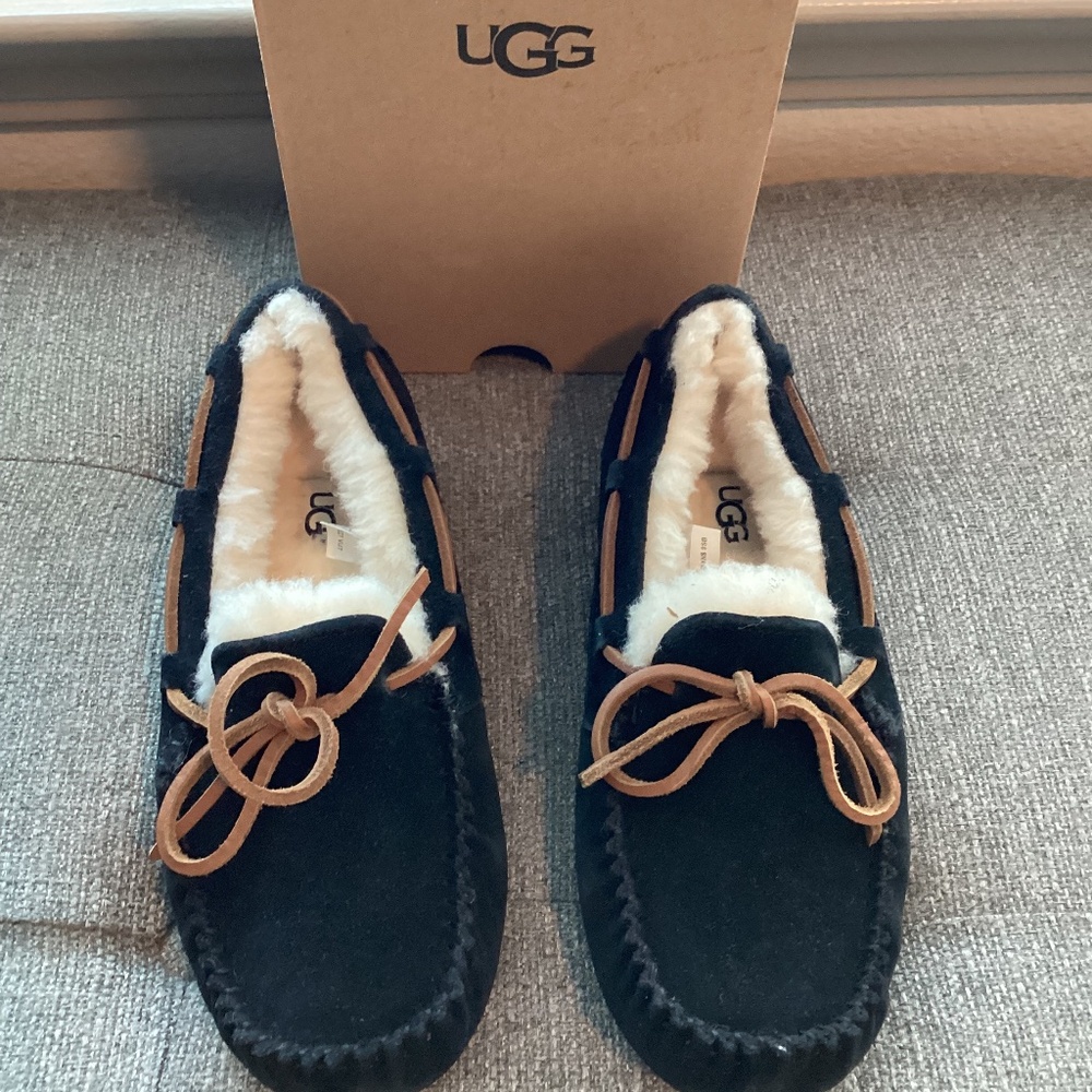 UGG® Women's Dakota Moccasin Slippers, size 5